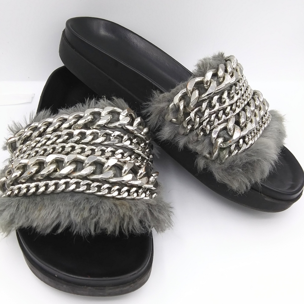 || Kendall & Kylie || Faux Fur Chained slip on sandals